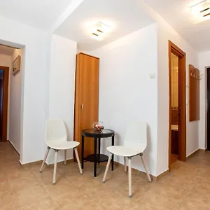Arcul De Triumf Apartment